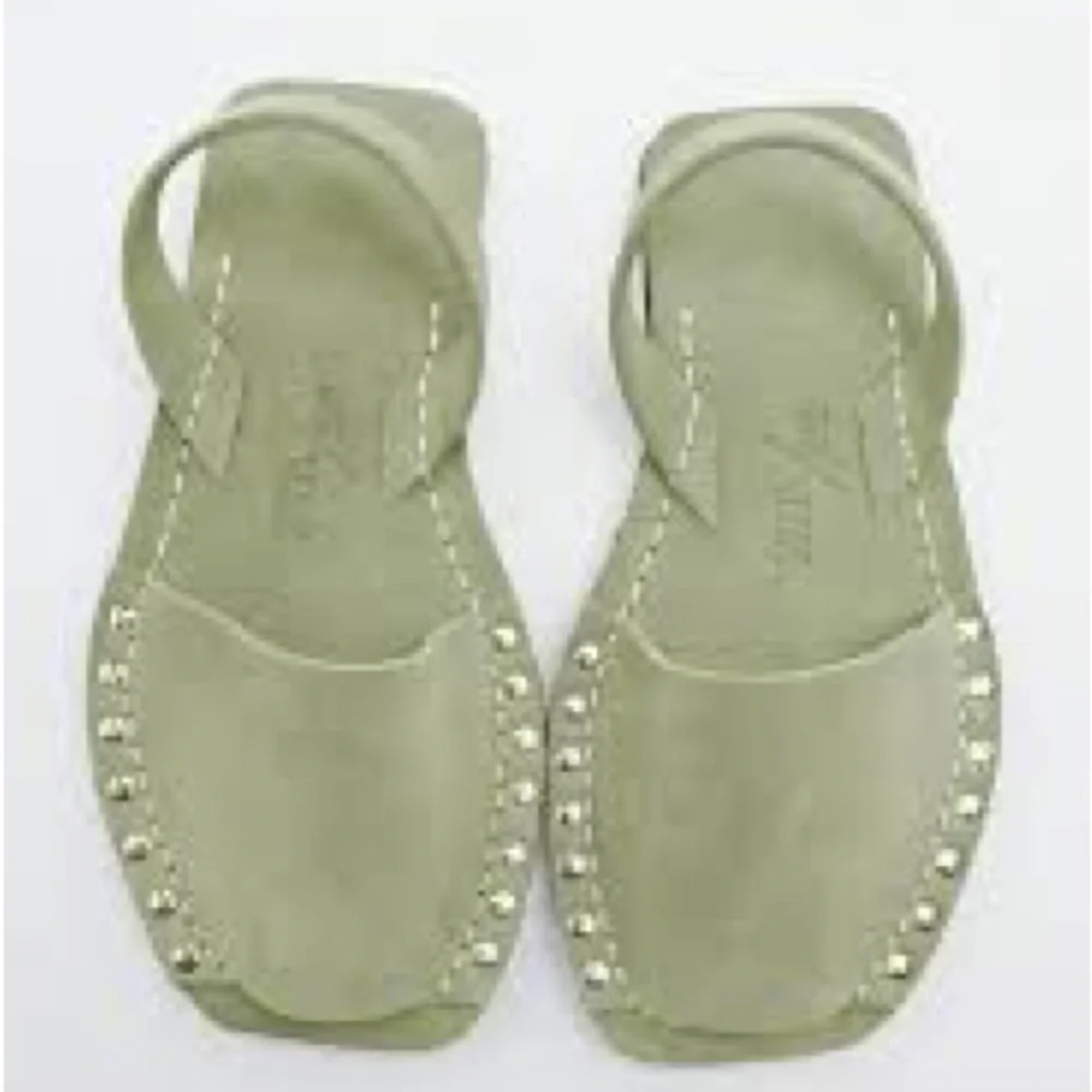 Zara RIA collaboration artisan leather sandals, neutral sage green - Picture 2 of 10